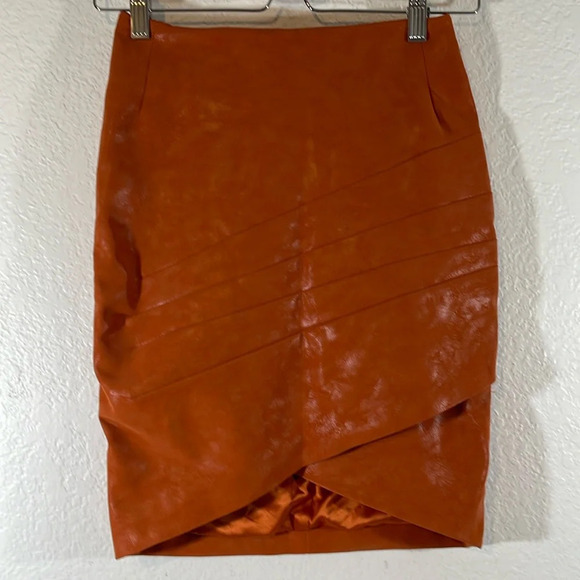 GUESS Rosalba Faux-Leather Mini Skirt Ginger Spice Size XS NEW - Picture 3 of 10